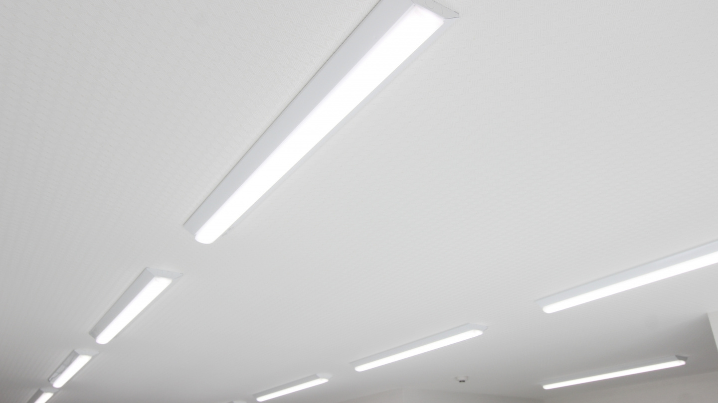 LED照明器具取替します