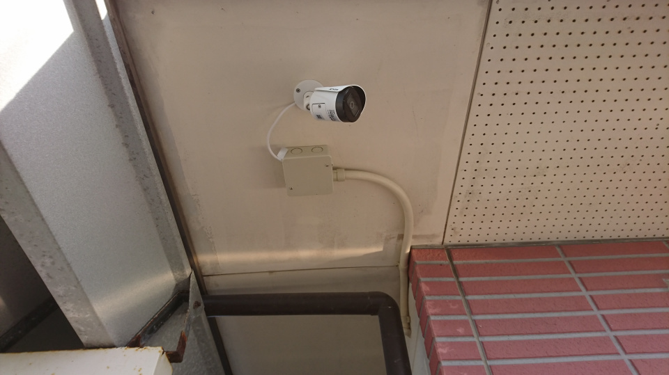 玄関にカメラ設置